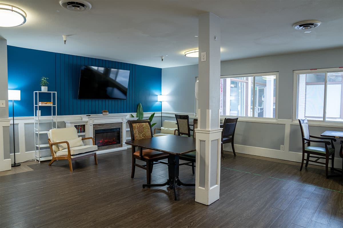 east bay post acute sitting area with chairs and tv